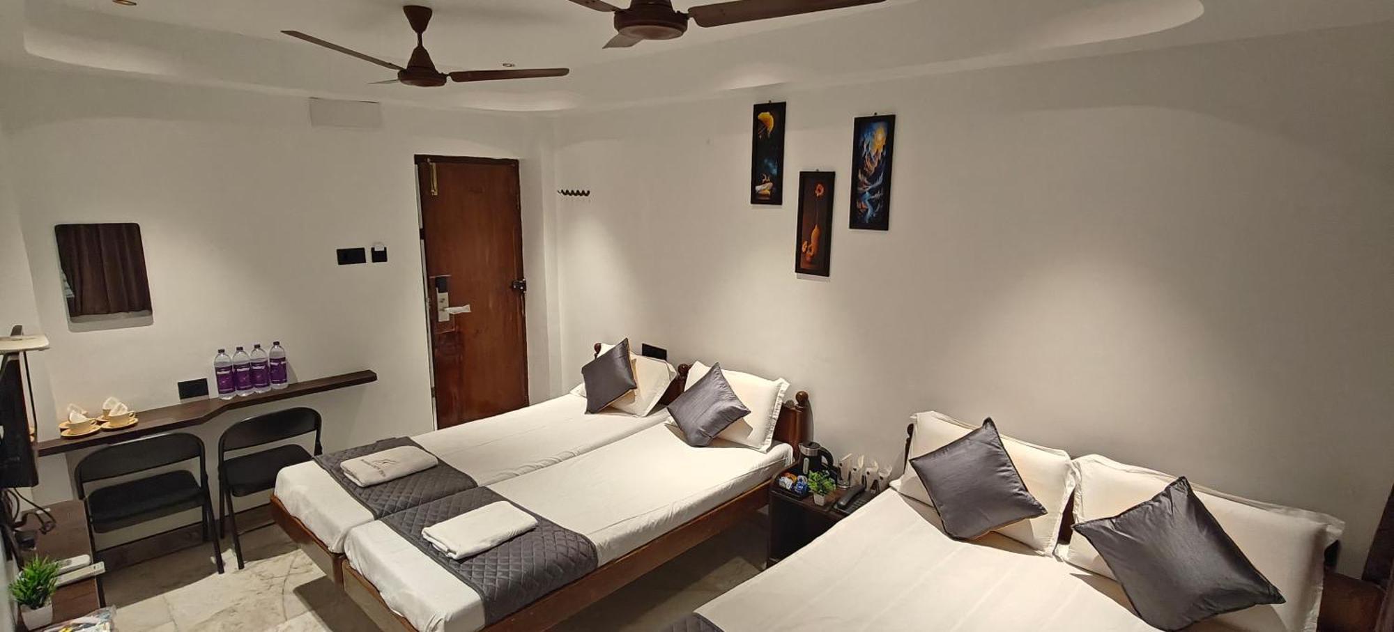 Woodlands Inn Chennai Exterior photo